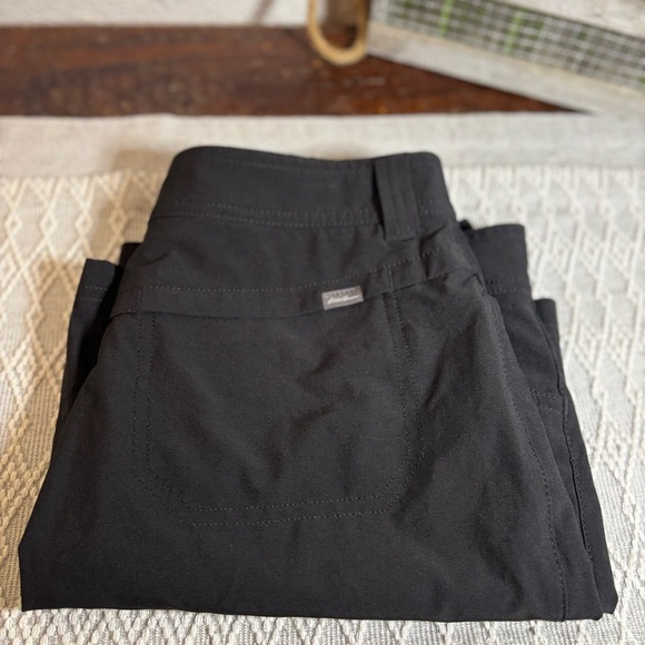 Eddie Bauer Women's 6 Skort Adventurer 2.0 Stretch UPF 50 Black - Picture 1 of 7